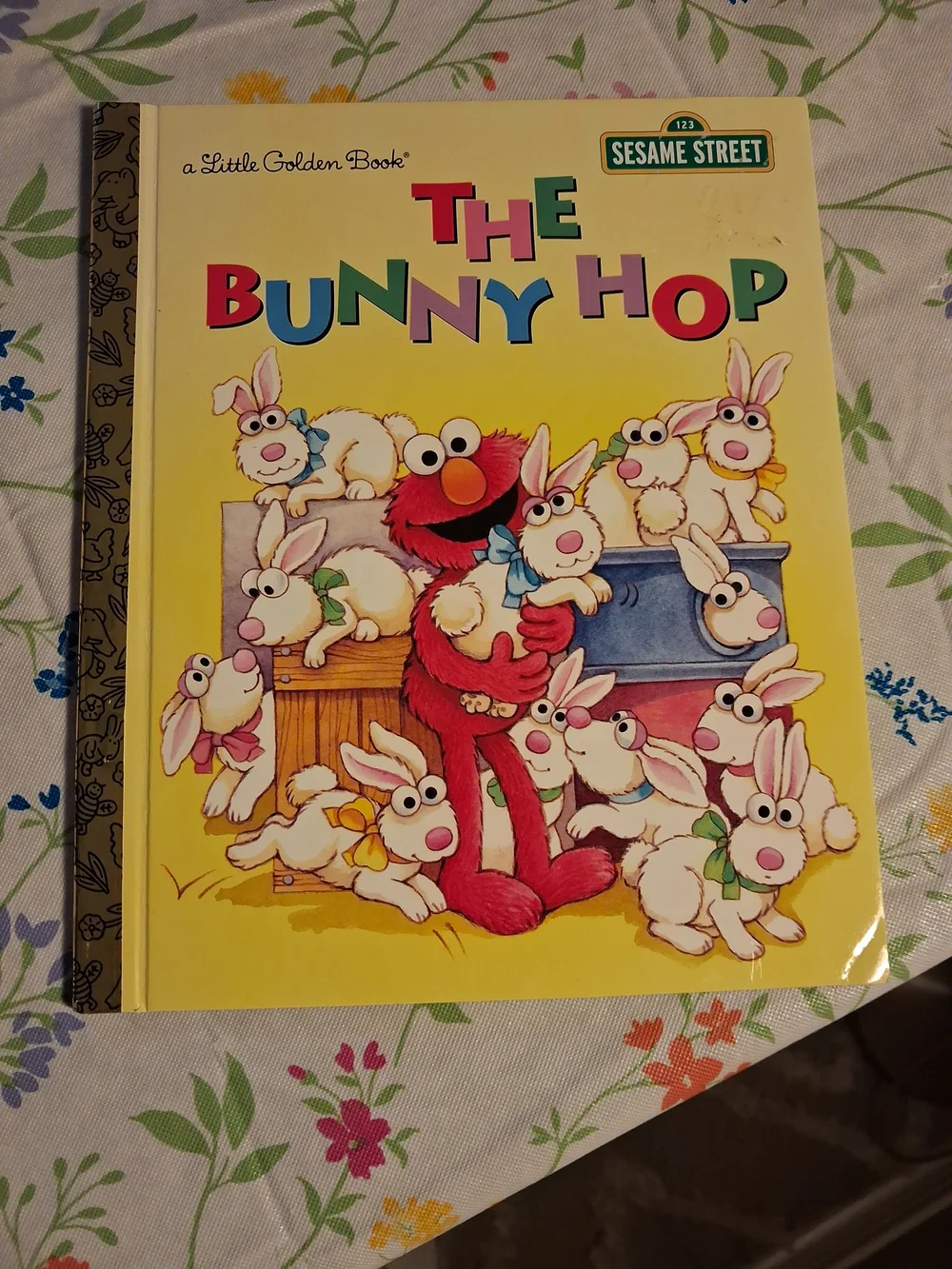 Sesame Street Bunny the Hop Book - White with Multicolor Text
